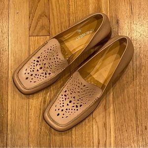Vintage Tan Nine West Shoes with Lace Style Cutouts